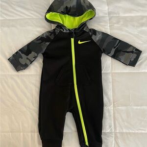 Infant Boys Nike Hooded Romper Size 6M